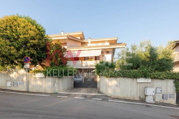 casa indipendente in vendita a Città Sant'Angelo in zona Madonna della Pace