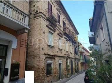 appartamento in vendita a Città Sant'Angelo in zona Annunziata