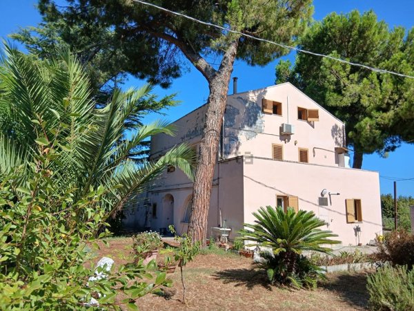 casa indipendente in vendita a Città Sant'Angelo