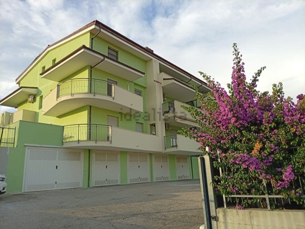 appartamento in vendita a Città Sant'Angelo in zona Fonte Umano