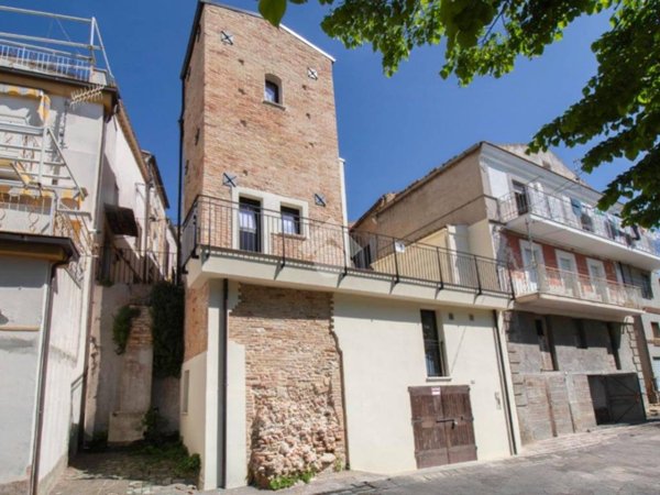 casa indipendente in vendita a Città Sant'Angelo in zona Annunziata