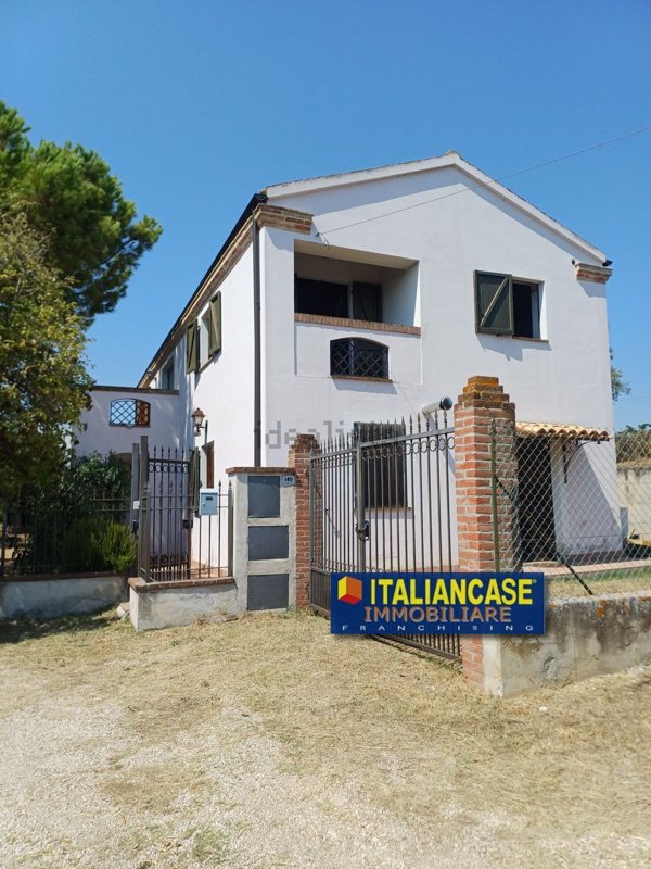 casa indipendente in vendita a Città Sant'Angelo
