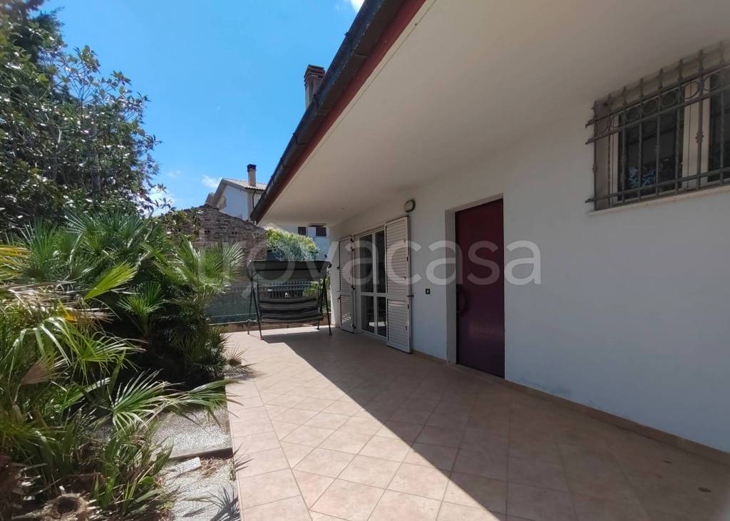 casa indipendente in vendita a Città Sant'Angelo in zona Gaglierani