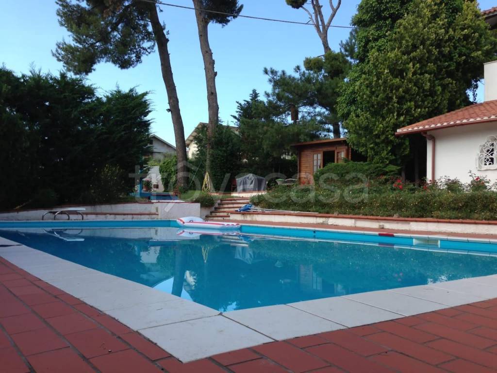 casa indipendente in vendita a Città Sant'Angelo in zona Madonna della Pace