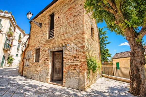 casa semindipendente in vendita a Città Sant'Angelo in zona Annunziata