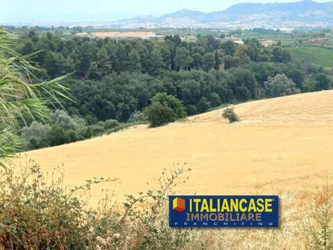 terreno in vendita a Città Sant'Angelo