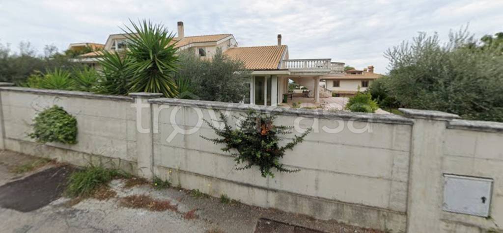 casa indipendente in vendita a Città Sant'Angelo in zona Fonte Umano