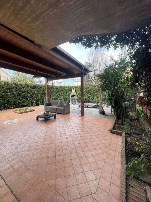 casa indipendente in vendita a Città Sant'Angelo in zona San Martino