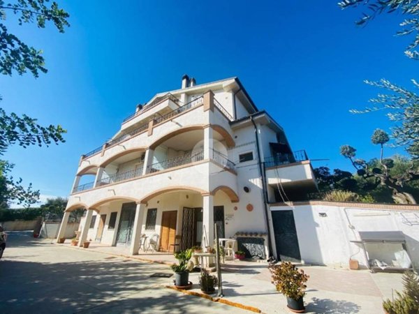 casa indipendente in vendita a Città Sant'Angelo in zona Sant'Agnese