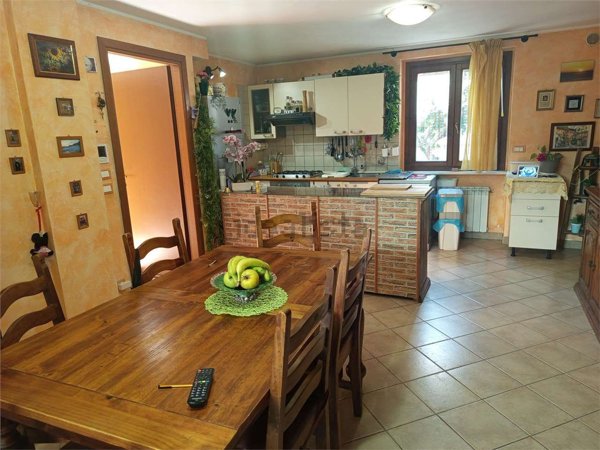 casa indipendente in vendita a Città Sant'Angelo in zona San Martino
