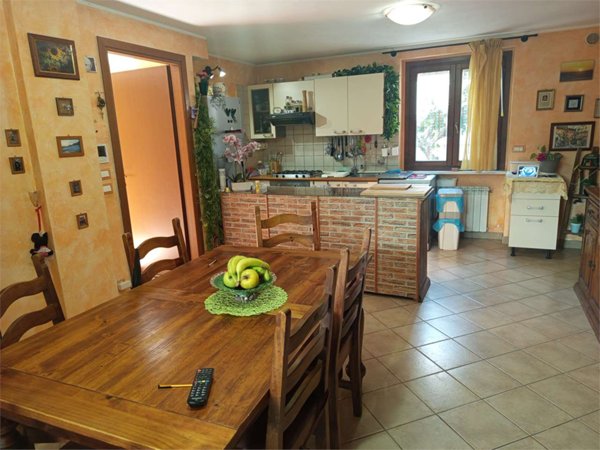 casa indipendente in vendita a Città Sant'Angelo in zona San Martino
