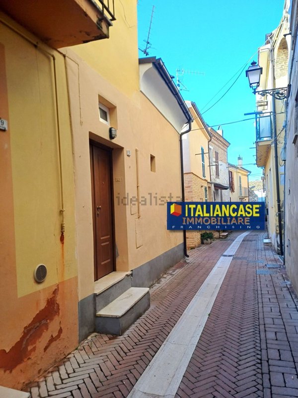 casa indipendente in vendita a Città Sant'Angelo in zona Annunziata