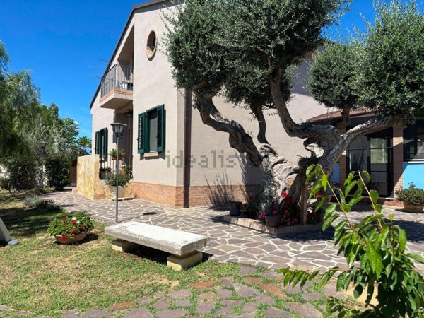 casa indipendente in vendita a Città Sant'Angelo