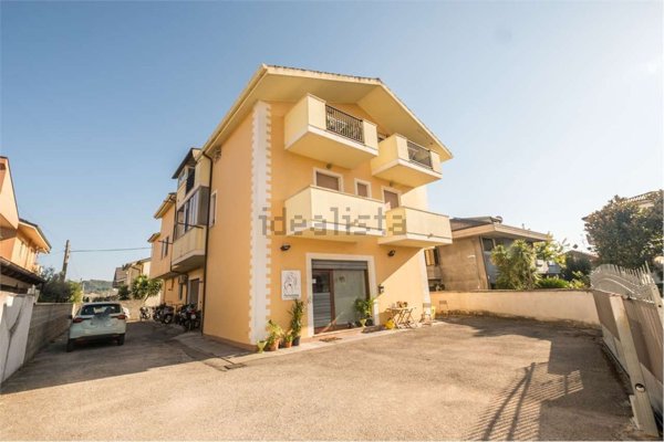 appartamento in vendita a Città Sant'Angelo in zona San Martino