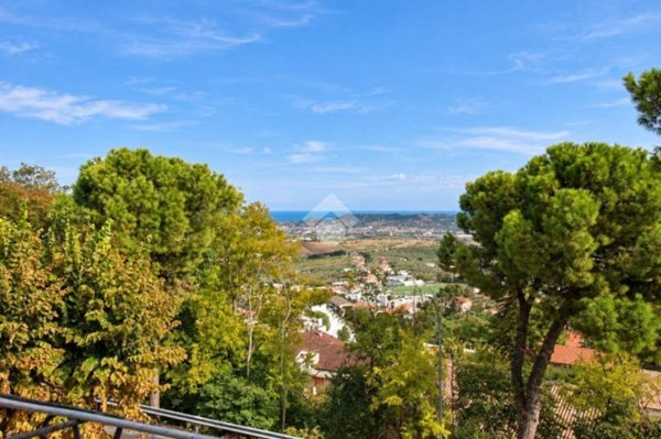 appartamento in vendita a Città Sant'Angelo in zona Annunziata