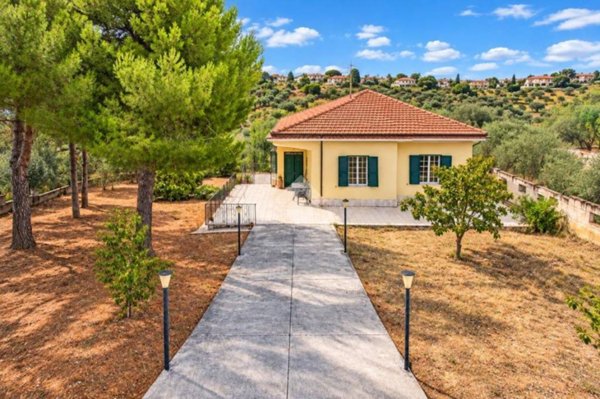 casa indipendente in vendita a Città Sant'Angelo