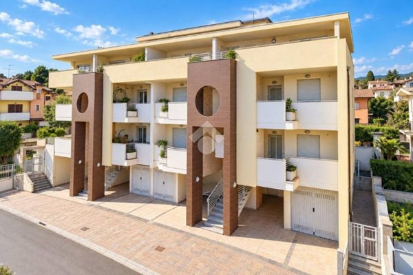 appartamento in vendita a Città Sant'Angelo in zona Fonte Umano
