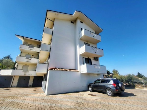 appartamento in vendita a Città Sant'Angelo in zona Crocifisso