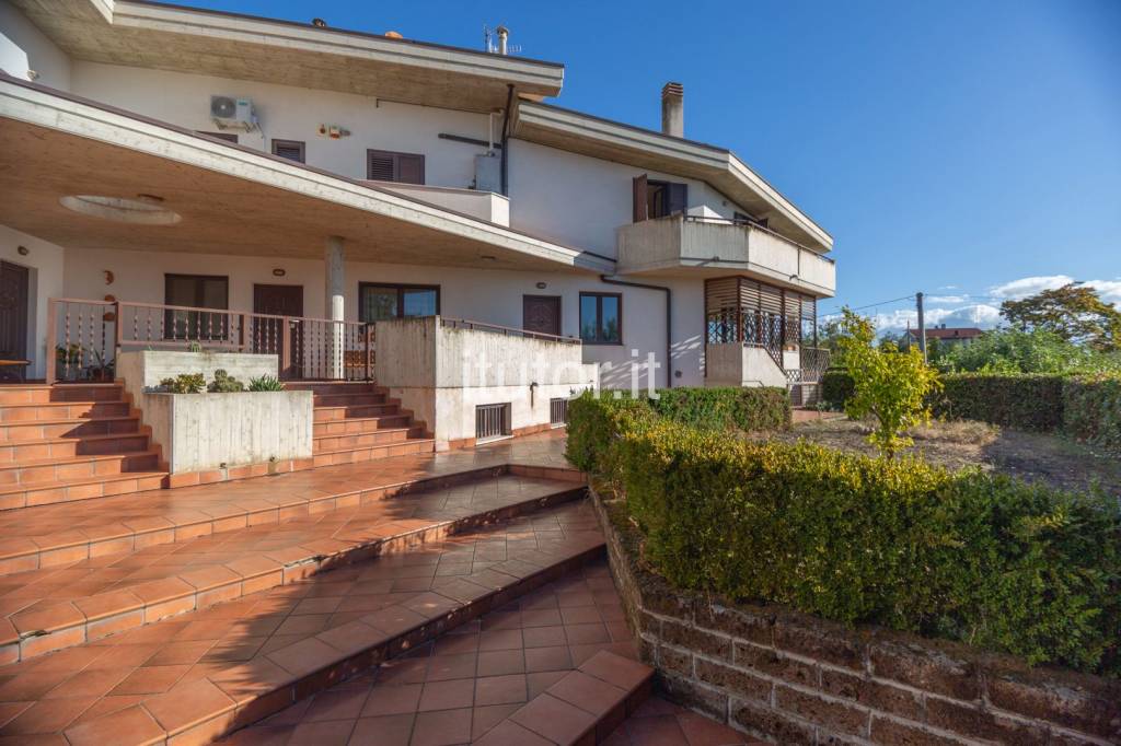 casa indipendente in vendita a Città Sant'Angelo in zona Fonte Umano