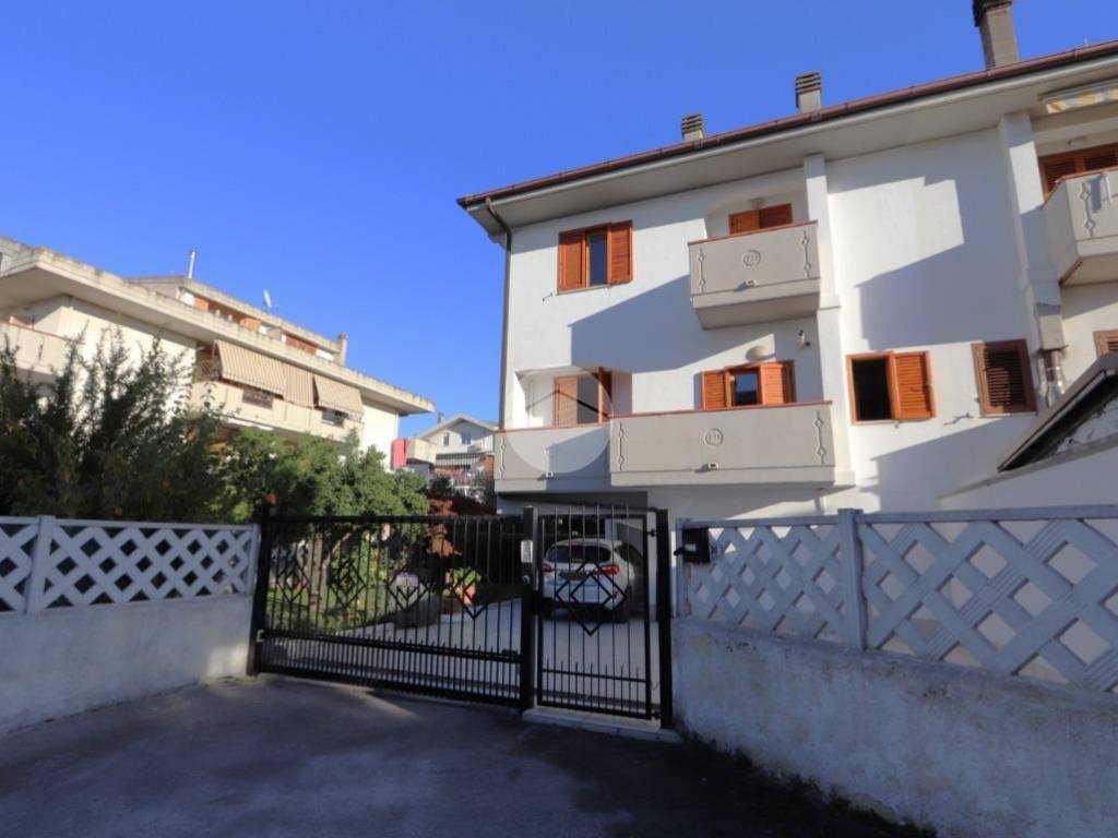 casa indipendente in vendita a Città Sant'Angelo