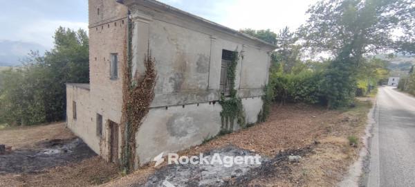 negozio in vendita a Civitaquana