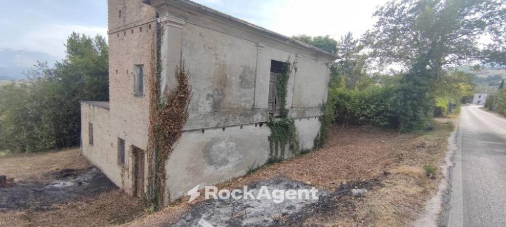 rudere in vendita a Civitaquana