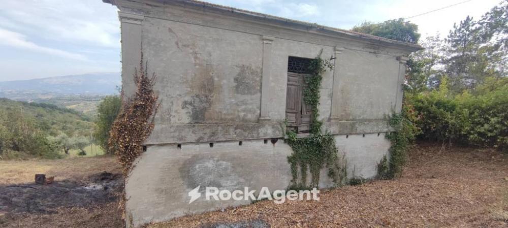 rudere in vendita a Civitaquana