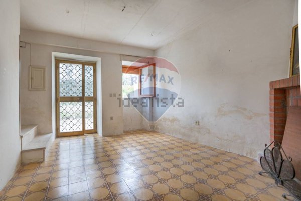casa indipendente in vendita a Civitaquana