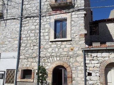 casa semindipendente in vendita a Civitaquana