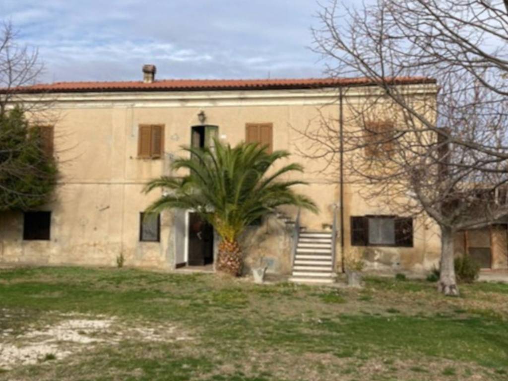 casa indipendente in vendita a Civitaquana