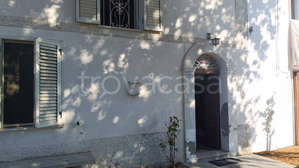 casa indipendente in vendita a Civitaquana