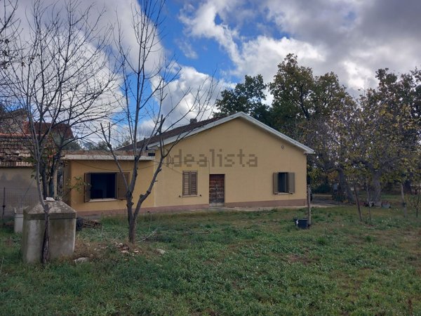 casa indipendente in vendita a Civitaquana