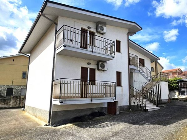 casa indipendente in vendita a Civitaquana