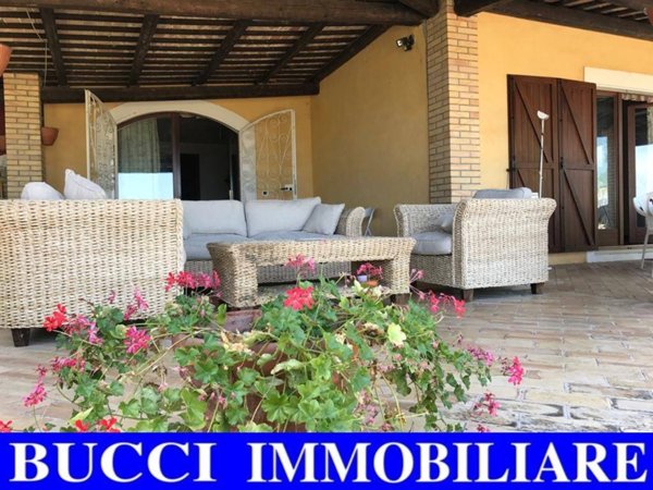 casa indipendente in vendita a Civitaquana