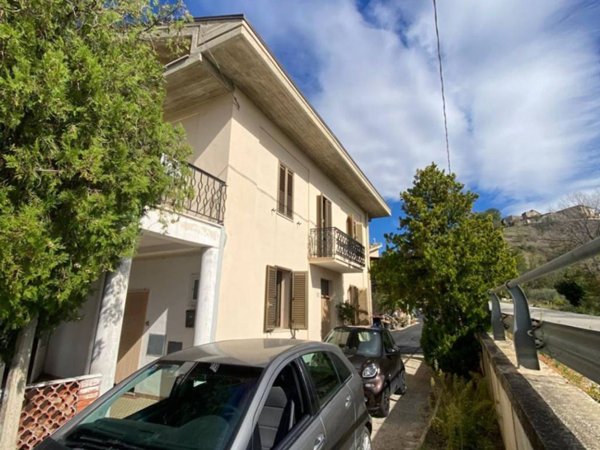 casa indipendente in vendita a Civitaquana