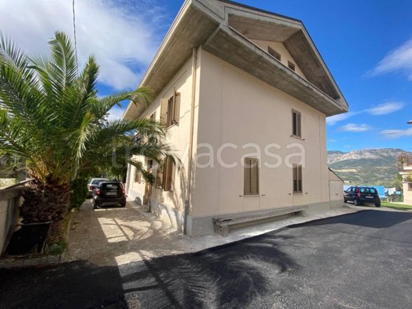 casa indipendente in vendita a Civitaquana