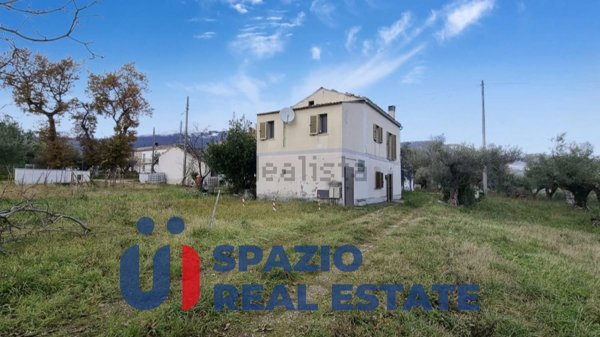 casa indipendente in vendita a Civitaquana