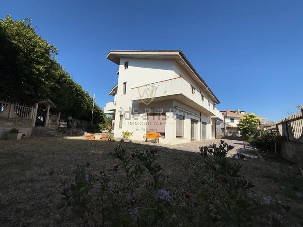 casa indipendente in vendita a Civitaquana