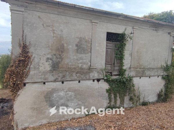 casa indipendente in vendita a Civitaquana