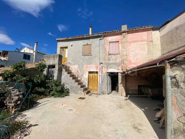 casa indipendente in vendita a Civitaquana