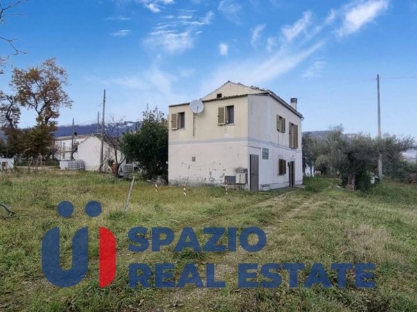 casa indipendente in vendita a Civitaquana