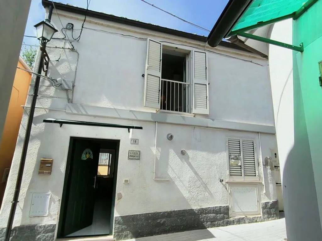 casa indipendente in vendita a Civitaquana