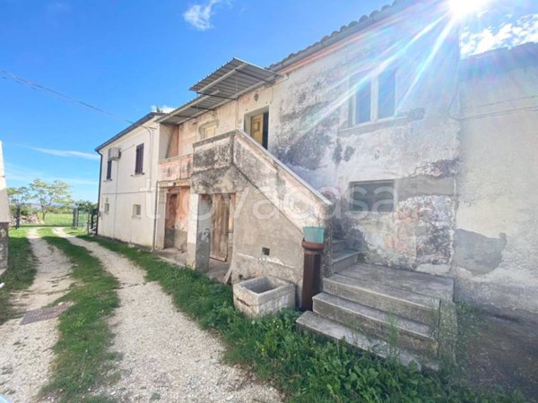 casa indipendente in vendita a Civitaquana