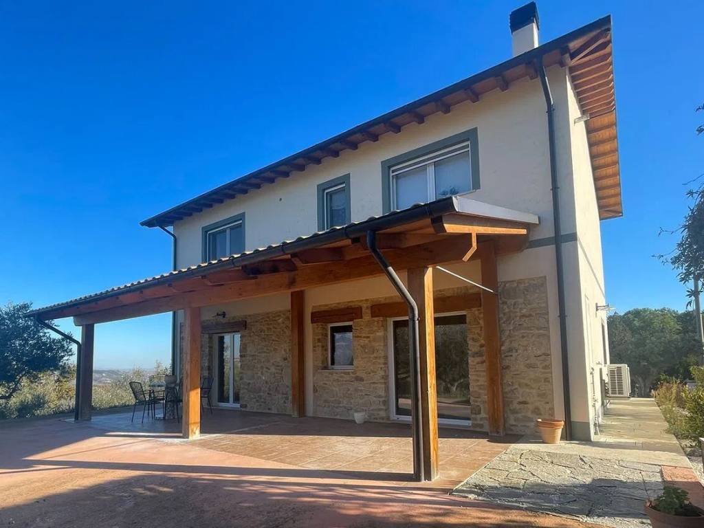 casa indipendente in vendita a Civitaquana
