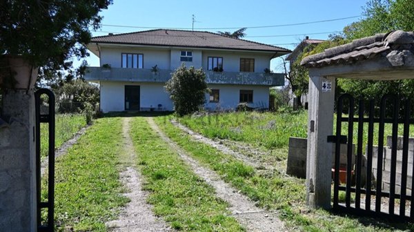 casa indipendente in vendita a Civitaquana