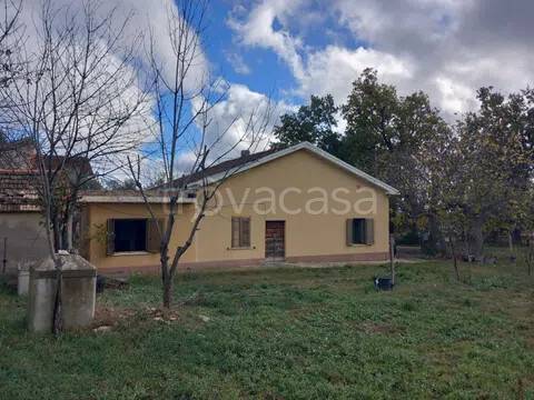casa indipendente in vendita a Civitaquana