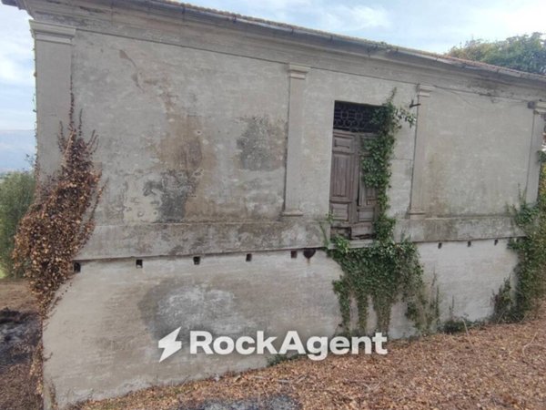 casa indipendente in vendita a Civitaquana