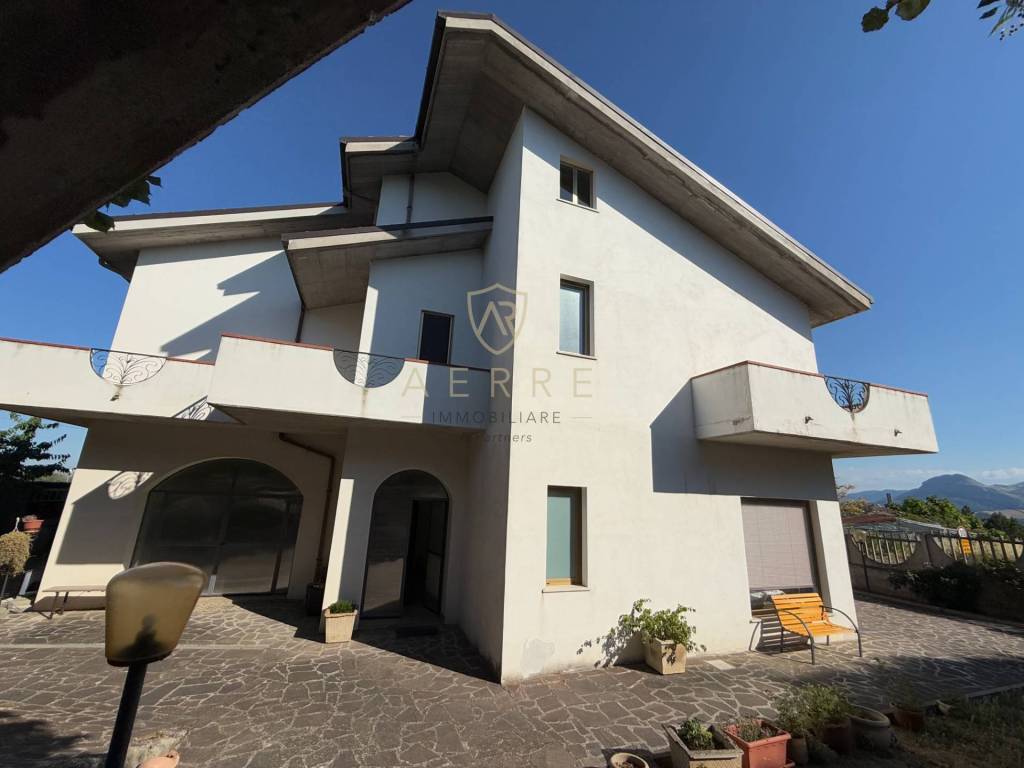 casa indipendente in vendita a Civitaquana