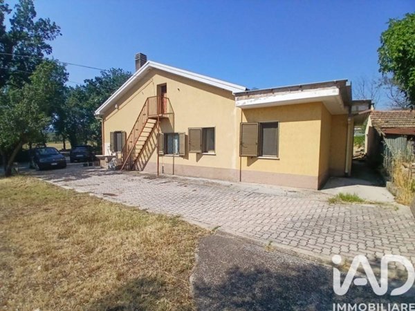 casa indipendente in vendita a Civitaquana