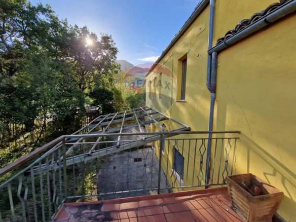 casa indipendente in vendita a Civitella Casanova in zona Mirabello
